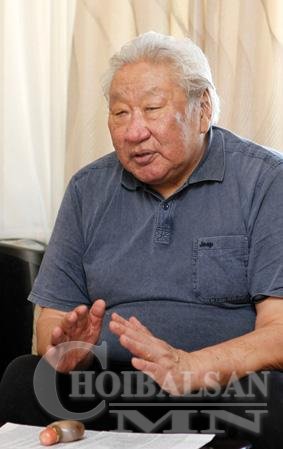Аливаа муу зүйлд нэр холбогдож байсан хүнийг төрд ойртуулах хэрэггүй