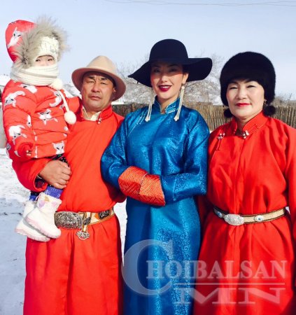 Сар шинэдээ сайхан шинэлж байна уу? /Цагаан сарын фэйсбүүк сэлфи фото зургуудаас/