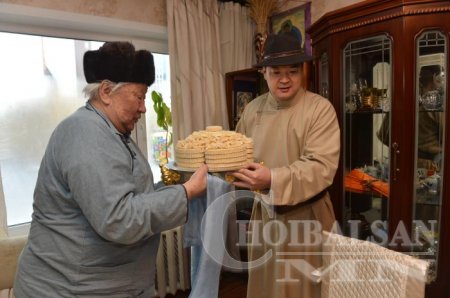 Ерөнхий сайд Ч.Сайханбилэг Д.Бямбасүрэн гуайнд очиж золголоо