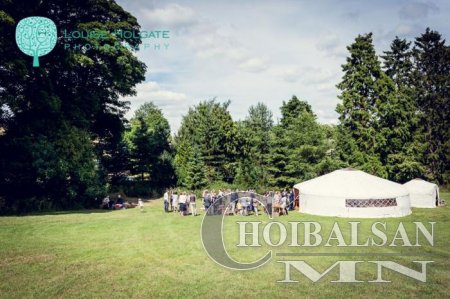 Британи бүсгүй Англид монгол гэрээр бизнес хийж байна