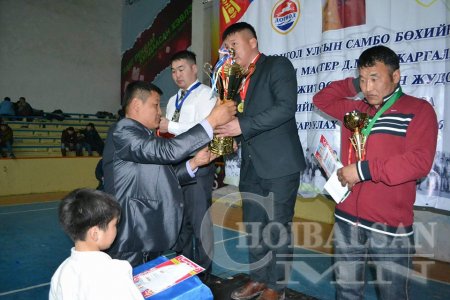 Самбо бөхийн спортын мастер Д.Мөнхжаргалын нэрэмжит өсвөр жүдо бөхийн аймгийн аврага шалгаруулах тэмцээн болов