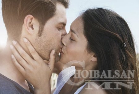 Эхнэрээ үнсдэг эрчүүд баяждаг