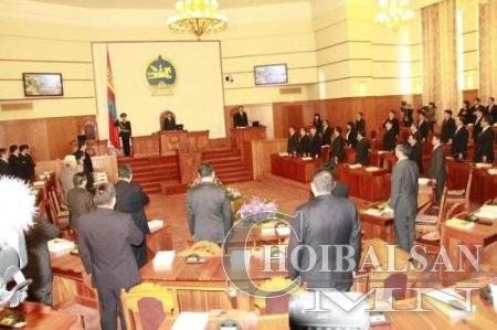 Хаврын чуулган халуухан эхлэх нь
