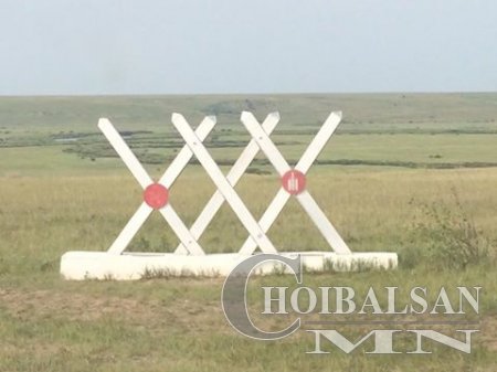 Эх орны чөлөөлөх дайны үед энэ ханан хөшөөнөөс нааш Япон цэргүүд гишгээгүй
