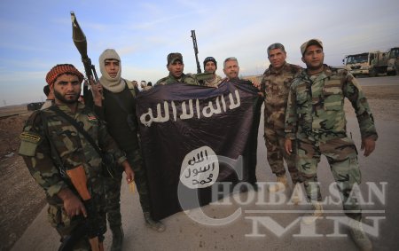 Хэт даврагчид үйлдвэрийн ажилчдыг барьцаалжээ