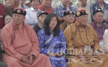 Баянаа аварга хайртай охиноороо “тоглуулсан” намынхаа эсрэг ”сөрсөн базаа” хийх үү