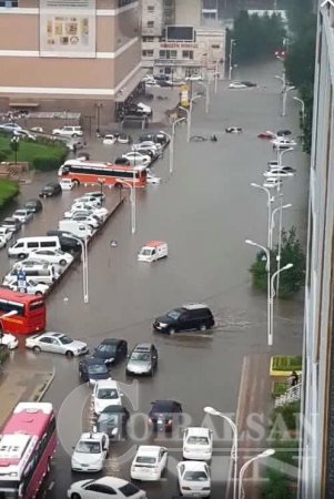 Улаанбаатарт хүчтэй бороо мөндөр орж хотын замаар машин хөвж байна ФОТО