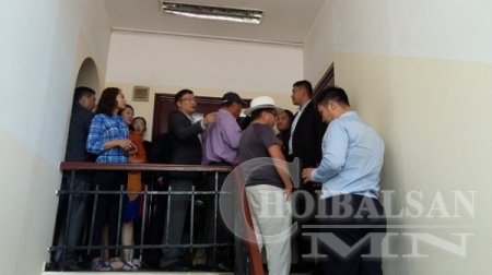 Шуурхай: Н.Энхбаярыг баривчлахаар намын байр луу нь халдлаа