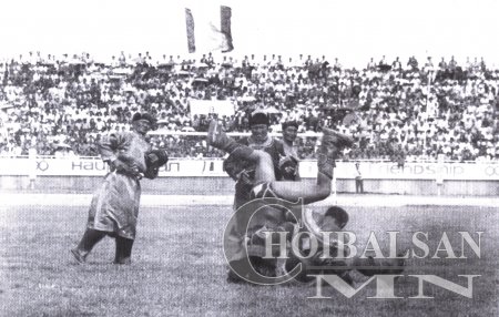 Монгол бөхийн түүхэн ховор зургууд