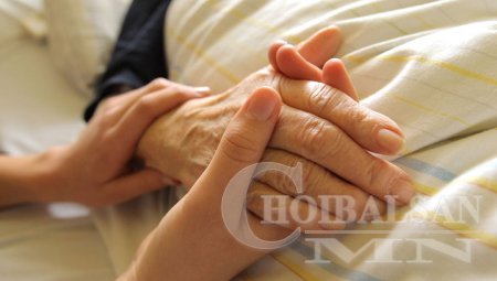 Талийгаач нөхрөө “мөнхийн усаар” шүршин сэргээхийг оролджээ