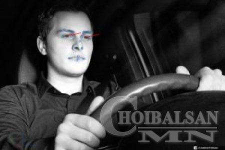 Тээврийн жолооч нарыг хорлодог хөх торгон дээлтэй бүсгүй