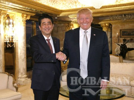 Абэгийн Трампад өгсөн “Made in Japan” бэлэг Хятадынх болсон байжээ