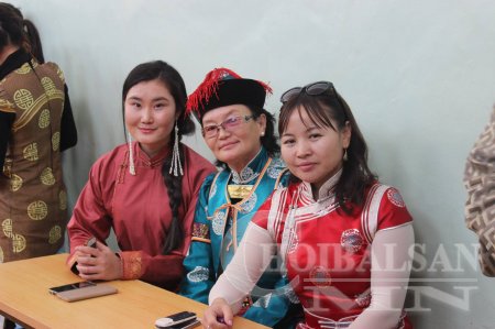 "Дээлтэй монгол 2016" өдөрлөгийг МСҮТ-ын оюутаны зөвлөлөөс зохион байгуулжээ