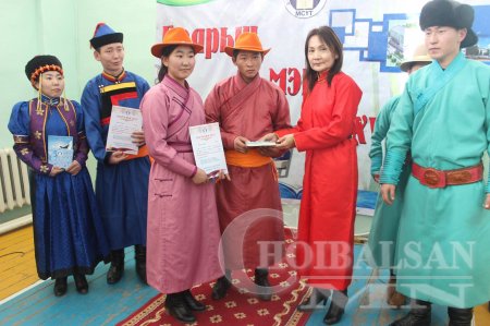 "Дээлтэй монгол 2016" өдөрлөгийг МСҮТ-ын оюутаны зөвлөлөөс зохион байгуулжээ