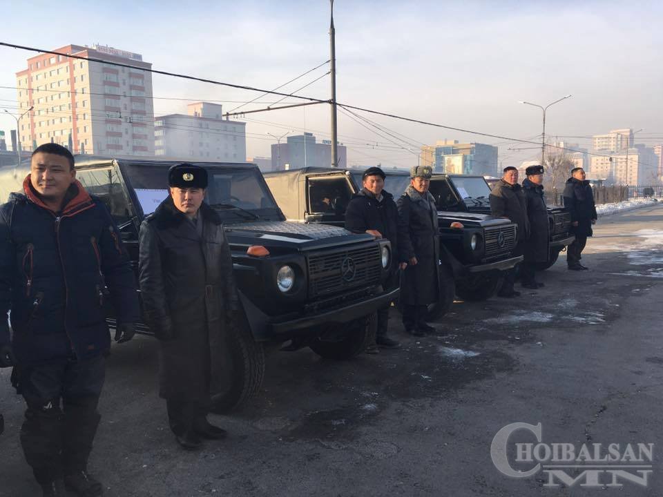 Аймгуудын цэргийн штабад автомашин хүлээлгэн өгөв