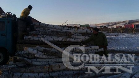 Баяндунгийн залуучууд ахмад настанд туслав