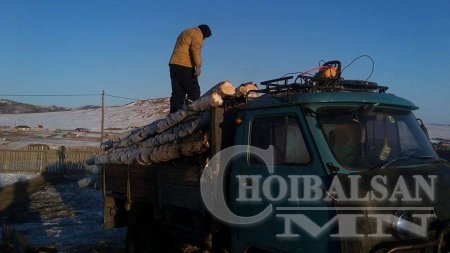 Баяндунгийн залуучууд ахмад настанд туслав