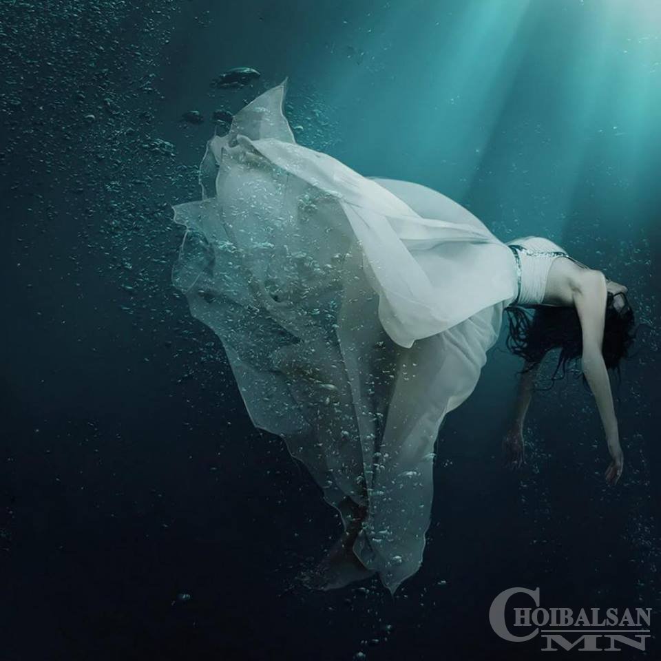 Хөлөг сүйрэхэд нөхөр нь гэнэт эхнэрээ түлхээд завь руу авиран гарчээ...