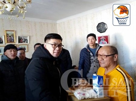 Дорнод аймгийн сагсан бөмбөгийн Хөгжил холбоо ахмадуудад сэтгэлийн бэлэг барилаа