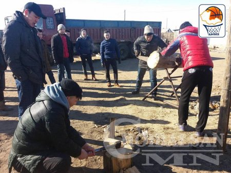 Дорнод аймгийн сагсан бөмбөгийн Хөгжил холбоо ахмадуудад сэтгэлийн бэлэг барилаа
