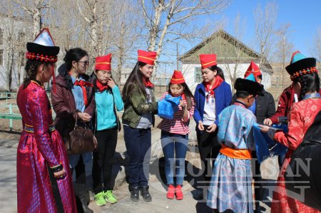 “Нарны хүүхдүүд” сурагч солилцооны төсөл Хан-Уул, Дашбалбар сумын сургуульд хэрэгжиж эхэллээ 