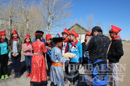 “Нарны хүүхдүүд” сурагч солилцооны төсөл Хан-Уул, Дашбалбар сумын сургуульд хэрэгжиж эхэллээ 