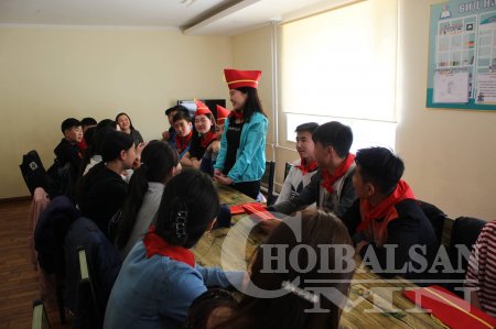 “Нарны хүүхдүүд” сурагч солилцооны төсөл Хан-Уул, Дашбалбар сумын сургуульд хэрэгжиж эхэллээ 