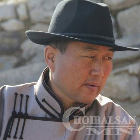 М.Бадамсүрэн: Хан ууландаа зон олныхоо заяа, буяныг даатган залбирлаа