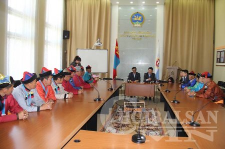 Гарамгай харваач Н.Нацагдорж ахлагчтай Дорнод аймгийн  эрэгтэй баг харваачид багийн улсын аваргын  тэмцээнээс  мөнгөн медаль хүртжээ 