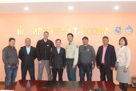 Цагаан-Овоо суманд Вашингтон мужийн онцгой байдал эрхэлсэн дарга Майкл Лю а ...