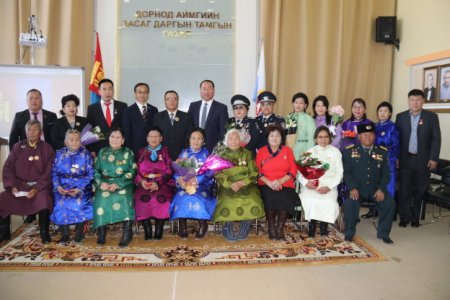 Төрийн дээд шагнал гардуулав