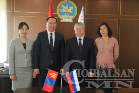 Өвөрбайгалийн хязгаарын Эрүүл мэндийн яамны төлөөлөгчид Дорнод аймагт айлчилж байна