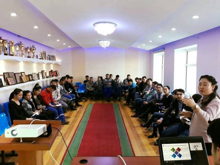"ЗАЛУУЧУУДЫН ХӨГЖЛИЙГ ДЭМЖИХ ТУХАЙ ХУУЛЬ"- ИЙН ТАЛААРХ ТАНИЛЦУУЛГА ХИЙГДЭЖ БАЙНА