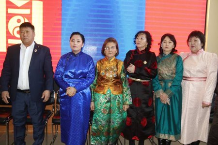 Монгол Улсын Ерөнхийлөгчийн зарлигаар Төрийн дээд шагналаар шагнуулсан хүмүүст одон медаль гардуулав Монгол Улсын Ерөнхийлөгчийн зарлигаар Төрийн дээд шагналаар шагнуулсан хүмүүст одон медаль гардуулав