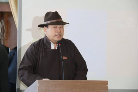 Монгол Улсын Ерөнхийлөгчийн зарлигаар Төрийн дээд шагналаар шагнуулсан хүмүүст одон медаль гардуулав Монгол Улсын Ерөнхийлөгчийн зарлигаар Төрийн дээд шагналаар шагнуулсан хүмүүст одон медаль гардуулав