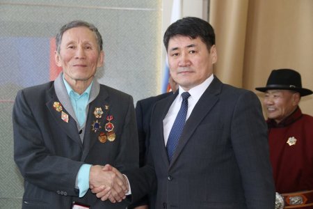 Монгол Улсын Ерөнхийлөгчийн зарлигаар Төрийн дээд шагналаар шагнуулсан хүмүүст одон медаль гардуулав Монгол Улсын Ерөнхийлөгчийн зарлигаар Төрийн дээд шагналаар шагнуулсан хүмүүст одон медаль гардуулав
