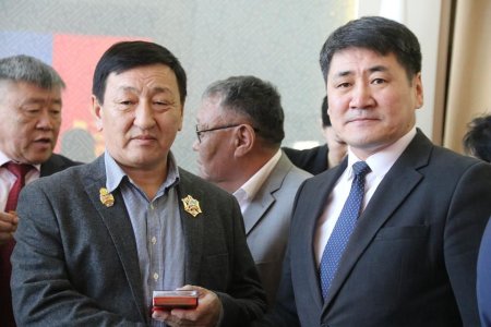 Монгол Улсын Ерөнхийлөгчийн зарлигаар Төрийн дээд шагналаар шагнуулсан хүмүүст одон медаль гардуулав Монгол Улсын Ерөнхийлөгчийн зарлигаар Төрийн дээд шагналаар шагнуулсан хүмүүст одон медаль гардуулав