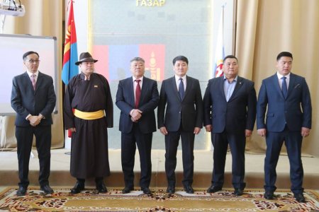 Монгол Улсын Ерөнхийлөгчийн зарлигаар Төрийн дээд шагналаар шагнуулсан хүмүүст одон медаль гардуулав Монгол Улсын Ерөнхийлөгчийн зарлигаар Төрийн дээд шагналаар шагнуулсан хүмүүст одон медаль гардуулав