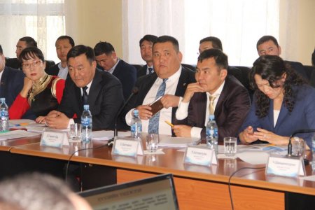 Аймгийн иргэдийн Төлөөлөгчдийн Хурлын ээлжит 7 дугаар хуралдаанаар Эрүүл мэндийн салбарын мэдээлэлийг сонслоо