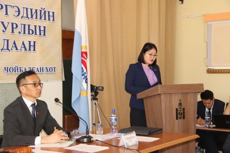 Аймгийн иргэдийн Төлөөлөгчдийн Хурлын ээлжит 7 дугаар хуралдаанаар Эрүүл мэндийн салбарын мэдээлэлийг сонслоо