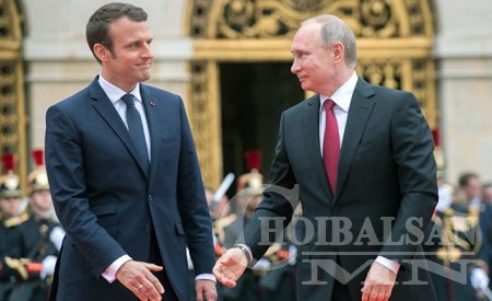 Макрон Путинийг ухаалаг улс төрч гэжээ