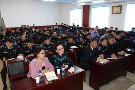 ЦАГДААГИЙН ГАЗРЫН ДАРГА, УДИРДЛАГУУД “ИРГЭНИЙ ЗӨВЛӨЛ”-ИЙН ГИШҮҮДИЙГ ХҮЛЭЭН АВЧ УУЛЗЛАА