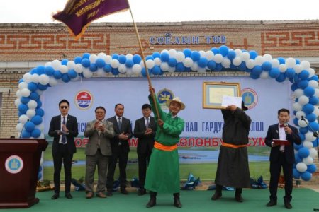 Улсын тэргүүний Хөлөнбуйр сумын шагналыг гардууллаа