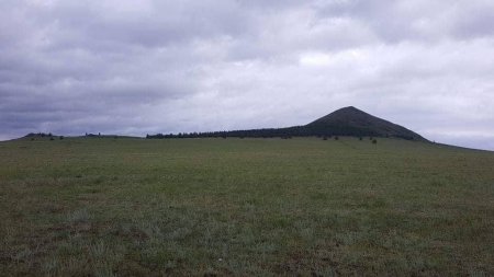 Баяндунчууд Хайрхан уулаа тахилаа