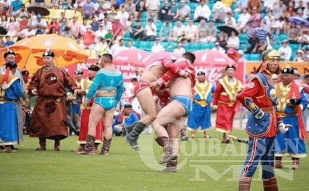 Аймгийн наадмуудад өндөр цолтон түрүүлэх ёсгүй гэж үү?