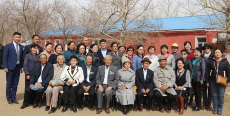 “Ахмадаа сонсох өдөр”-ийн арга хэмжээний хүрээнд 268 ахмад буурлуудаа сонсч ...