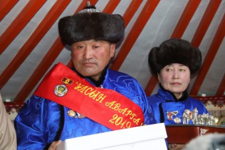 Цагаан-Овоо сумын Зүрх багийн малчин Д.Ганбаатарын Улсын аварга малчны шагн ...