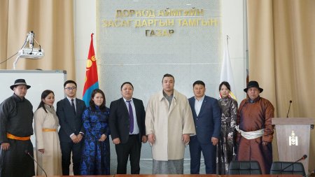 Сумо бөхийн Мичинокү дэвжээний бөх Сэргэлэн сумын уугуул Кирибаяма Б.Лхагвасүрэнг хүлээн авч уулзлаа