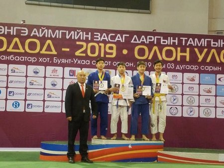 Дорнодын өсвөрийн тамирчид 