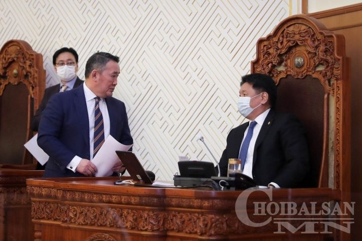 У.Хүрэлсүх “хоосон буу” дуугаргаад 27 хонолоо